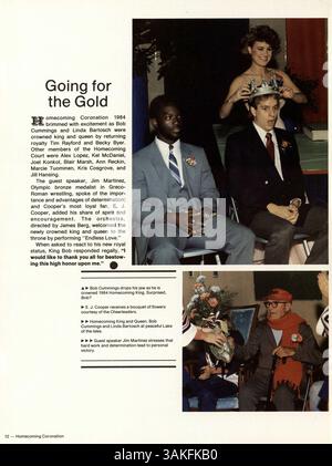 Das Jahrbuch „Talons“ der Cooper High School, Robbinsdale, gibt einen Bericht über das Schuljahr 1984-1985 vor und beleuchtet die Leistungen der Schüler, Leichtathletik, Clubaktivitäten und bedeutende Ereignisse in der Geschichte der Schule. Stockfoto