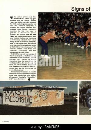 Das Jahrbuch der Robbinsdale Cooper High School 1985, Talons, zeigt die Studenten, Dozenten, Clubs, und Veranstaltungen, die das Schuljahr 1984-1985 prägten, einschließlich Leichtathletik und Schulgeist. Stockfoto