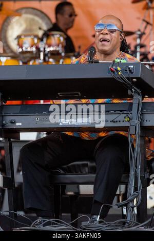 Mai 2017: New Orleans, Lousiana, USA S - STEVIE WONDER während des New Orleans Jazz & Heritage Festivals in New Orleans, Louisiana (Foto: © Daniel DeSlover via ZUMA Wire) Stockfoto