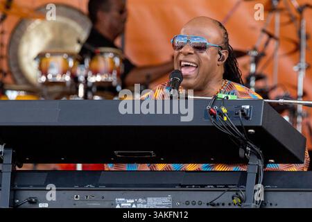 Mai 2017: New Orleans, Lousiana, USA S - STEVIE WONDER während des New Orleans Jazz & Heritage Festivals in New Orleans, Louisiana (Foto: © Daniel DeSlover via ZUMA Wire) Stockfoto