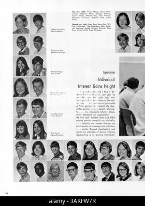 Das Bisbila Jahrbuch 1968 von der University High zeigt das akademische Jahr 1967-1968 mit den Schwerpunkten Studenten, Lehrer, Vereine, Leichtathletik, und die afroamerikanische Kulturerfahrung. Stockfoto