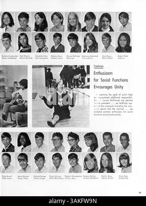 Bisbila 68, das High Yearbook der Universität 1968, spiegelt das Schuljahr 1967-1968 wider und dokumentiert das Leben der Schüler, die Leichtathletik, die Vereine sowie die Geschichte und Kultur der afroamerikanischen Schule. Stockfoto