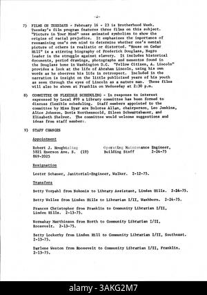 Das offizielle Bulletin der Minneapolis Public Library aus dem Jahr 1975 wurde an die Mitarbeiter verteilt, um Informationen über Bibliotheksdienste, Veranstaltungen und betriebliche Updates zu erhalten. Stockfoto