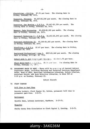 1975 verteilte die Minneapolis Public Library dieses wöchentliche Bulletin an Mitarbeiter mit Informationen über Bibliotheksbetrieb, Dienste und bevorstehende Veranstaltungen. Stockfoto