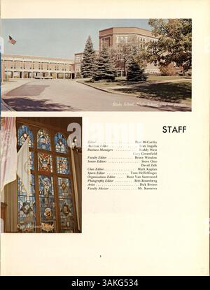 Das Blake Yearbook 1966, Call O' Pan, dokumentiert die Höhepunkte des Schuljahres 1965-1966 und konzentriert sich auf Schüler, Vereine, Leichtathletik und Lehrkräfte. Das Jahrbuch dient als umfassende Aufzeichnung der akademischen, sozialen und außerschulischen Ereignisse dieser Zeit. Stockfoto