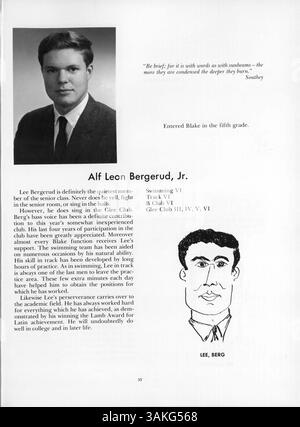 In der Ausgabe 1966 von „Call O' Pan“ aus dem Blake Yearbook werden die Schüler, Lehrer, Leichtathletik und Schulclubs vorgestellt und die wichtigsten Aktivitäten und die Community des Schuljahres 1965-1966 dokumentiert. Stockfoto