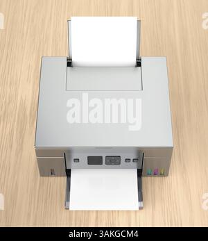 Silberner Multifunktions-Tintenstrahldrucker auf einem Holztisch Stockfoto