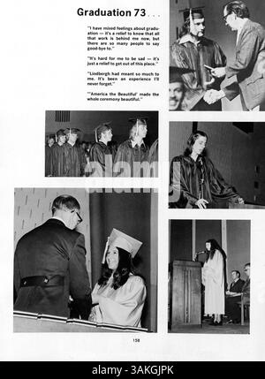 Das Lindbergh High Yearbook 1973, „Contrails „73“, beleuchtet wichtige Momente des Schuljahres 1972-1973, von akademischen Leistungen über sportliche Erfolge bis hin zu sozialen Aktivitäten in der Schule. Stockfoto