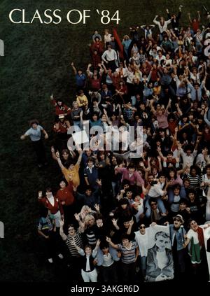 Das Jahrbuch „Echowan“ 1984 der St. Louis Park High School dokumentiert die Höhepunkte des akademischen Jahres 1983-1984 und konzentriert sich auf die Aktivitäten der Schüler, die Beteiligung der Fakultät und Schulveranstaltungen. Stockfoto