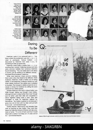 Das Jahrbuch Echowan '84 von der St. Louis Park High School bietet einen detaillierten Überblick über das 1983-1984-jährige Schuljahr und dokumentiert das Leben der Schüler, die Lehrkräfte, die Vereine und die sportlichen Veranstaltungen. Stockfoto