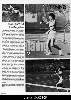 Das Echowan '84 Jahrbuch der St. Louis Park High School dokumentiert die Höhepunkte der Schule, die Leistungen der Schüler, die Beteiligung der Fakultät und die außerschulischen Aktivitäten des Schuljahres 1983-1984. Stockfoto