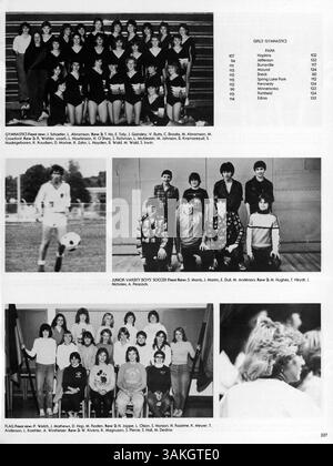 Das St. Louis Park High School Yearbook 1984, Echowan '84, bietet eine Momentaufnahme der Schülerschaft, der Aktivitäten von Clubs und Sportarten sowie anderer bedeutender Veranstaltungen aus dem Schuljahr 1983-1984. Stockfoto