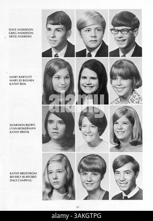 Das Villager Jahrbuch 1969 beleuchtet die akademischen, sportlichen und gesellschaftlichen Veranstaltungen der St. Anthony Village High School im Schuljahr 1968-1969. Stockfoto