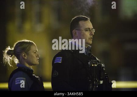 25. Mai 2017 – Chicago, IL, USA – die Polizei arbeitet am Tatort, an dem ein 14-jähriger Junge und ein 17-jähriger Junge in der Nähe der Kreuzung 25th Street und Trumbull Avenue erschossen wurden. Donnerstag, 25. Mai 2017 in Chicago. (Bild: © Armando L. Sanchez/TNS via ZUMA Wire) Stockfoto