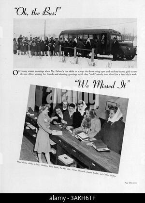 Das Angelus Yearbook 1945 der Academy of Holy Angels zeigt Schüler, Lehrer, Leichtathletik, Vereine und wichtige Veranstaltungen aus dem Schuljahr 1944-1945. Stockfoto