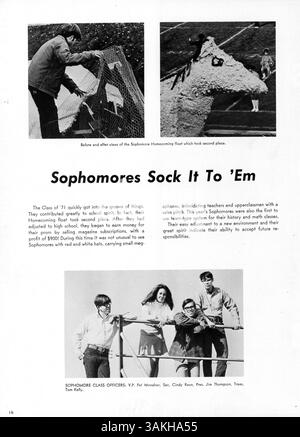 Das Jahrbuch Wayako 69 von der Wayzata High School beschreibt die Ereignisse, Vereine, Leichtathletik und Schülerschaft aus dem Schuljahr 1968-1969 und bewahrt einen Rekord des akademischen Jahres. Stockfoto