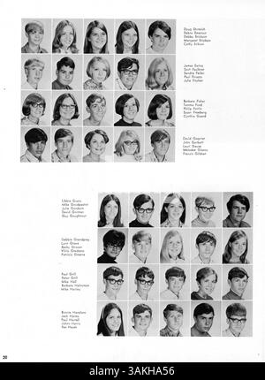 Wayzata High’s Jahrbuch 1969, Wayako 69, bietet eine visuelle und historische Aufzeichnung der Schulgemeinschaft, einschließlich Studenten, Dozenten, Leichtathletik, Clubs, und bemerkenswerte Ereignisse aus dem Jahr 1968-1969. Stockfoto