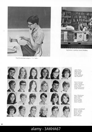 Wayako 69, das 1969 Wayzata High Yearbook, hält wichtige Momente und Höhepunkte aus dem Schulleben, der Lehrkräfte, der Leichtathletik und außerschulischen Aktivitäten während des Schuljahres 1968-1969 fest. Stockfoto