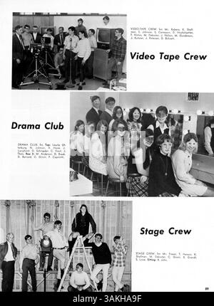 Das Wayzata High School Yearbook 1969, Wayako 69, fasst die wichtigsten Momente des Schuljahres ein, darunter das Leben der Schüler, die Leichtathletik, die Beiträge der Lehrkräfte und verschiedene Schulveranstaltungen während des akademischen Jahres 1968-1969. Stockfoto