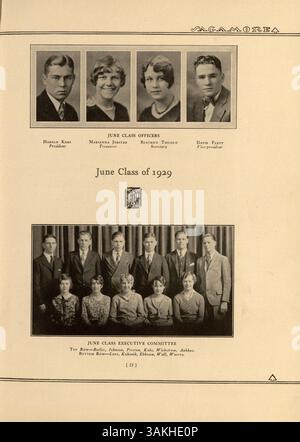 Das Jahrbuch „Sagamore“ der Roosevelt High School, 1929, dokumentiert die Schülerschaft, Lehrkörper, Schulveranstaltungen, Leichtathletik und Clubaktivitäten des akademischen Jahres 1928-1929. Stockfoto