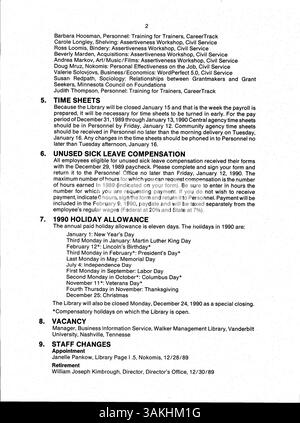 Dieses offizielle Bulletin der Minneapolis Public Library vom 1990 diente als wöchentliche Mitteilung an Mitarbeiter über Bibliotheksaktualisierungen und interne Ereignisse. Stockfoto
