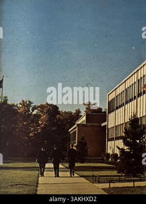 Das „Mustang“ Jahrbuch der Breck School 1962 fängt die wichtigsten Momente des Schuljahres 1961-1962 ein, darunter sportliche Wettbewerbe, Studentenclubs und Höhepunkte der Lehrkräfte. Stockfoto