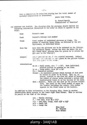 Dieses offizielle Bulletin 1957 der Minneapolis Public Library enthält wöchentliche Updates und Mitteilungen für Bibliotheksmitarbeiter, die interne Angelegenheiten, Ankündigungen und betriebliche Details abdecken. Stockfoto