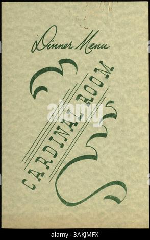 Ein zweifach gefaltetes Abendmenü aus dem Cardinal Room mit grünem Muster auf der Vorderseite, mit Hauptgerichten, Weinen, Vorspeisen und Desserts für ein Abendessen für zwei Personen, mit einem Sonderangebot für Prime Ribs. Stockfoto