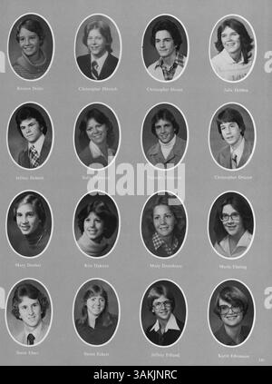 Das Jahrbuch „Bear“ 1979 der Lincoln High School dokumentiert das Schuljahr 1978-1979 mit Abschnitten über Schüler, Lehrkräfte, Leichtathletik, Schulclubs und unvergessliche Veranstaltungen. Stockfoto