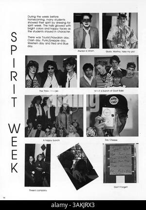 Die Ausgabe 1982 des Central High Yearbook, „Eighty Two Centralian“, fängt die Erinnerungen an Schüler, Dozenten, Sport und außerschulische Aktivitäten aus dem Schuljahr 1981-1982 ein. Stockfoto