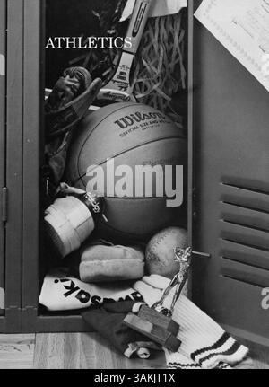 Das Jahrbuch „Eighty Two Centralian“ 1982 dokumentiert die akademischen, sportlichen und außerschulischen Aktivitäten der Central High sowie die Profile von Studenten und Lehrern aus dem Schuljahr 1981-1982. Stockfoto