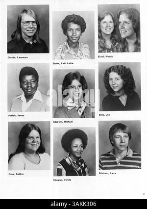 „Polaris“, das Jahrbuch der North High School aus dem Jahr 1978, bietet einen detaillierten Einblick in die Schülerschaft, die Fakultät, die Sportmannschaften, die Vereine und die wichtigsten Ereignisse des Schuljahres 1977-1978. Stockfoto