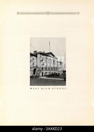 Das Jahrbuch 1917 West High, Hesperian, zeigt Schüler, Lehrer, Clubs, leichtathletik und bedeutende Ereignisse aus dem Schuljahr 1916-1917. Stockfoto