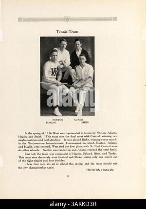 Das Hesperian Yearbook 1917 der West High School zeigt die Höhepunkte des akademischen Jahres 1916-1917 mit Studenten, Lehrkräften, Leichtathletik und Vereinen. Stockfoto