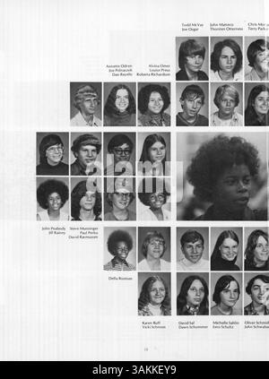 Dieses „Collage“ Jahrbuch 1974 der Marshall University dokumentiert das Leben der Schüler, die Lehrkräfte, den Sport, die Vereine und wichtige Ereignisse aus dem Schuljahr 1973-1974. Stockfoto