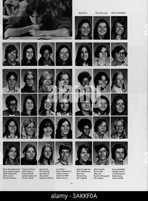 Das „Collage“ Yearbook 1974 der Marshall University zeigt Highlights aus dem Schuljahr 1973-1974 und zeigt Schüler, Lehrer, Leichtathletik und Veranstaltungen. Stockfoto