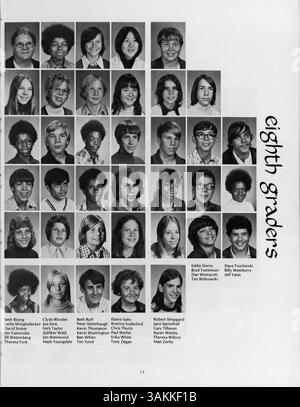 Dieses Jahrbuch dokumentiert die Veranstaltungen, Schüler, Lehrer, Vereine und Leichtathletik des akademischen Jahres 1973-1974 an der Marshall University. Es enthält eine detaillierte Darstellung der Gemeinschaft und Aktivitäten der Schule und bietet eine Momentaufnahme des Lebens und der Errungenschaften der Schüler während dieser Zeit. Stockfoto