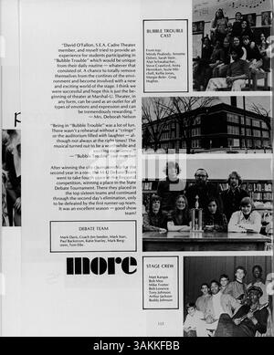 Das Jahrbuch „Collage“ 1974 der Marshall-University zeigt Studenten, Lehrkräfte, Leichtathletik, Studentenclubs und verschiedene Veranstaltungen, die das Schuljahr 1973-1974 prägten. Stockfoto