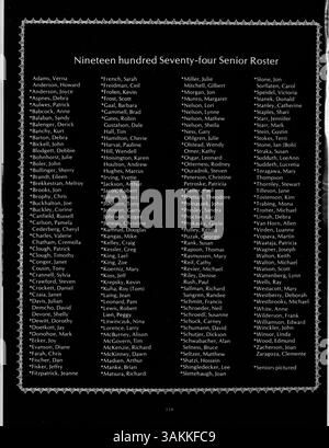 Das Jahrbuch „Collage“ 1974 der Marshall-University beleuchtet das Studentenleben, die Lehrkräfte, die Leichtathletik, die Vereine und wichtige Ereignisse des akademischen Jahres 1973-1974. Stockfoto