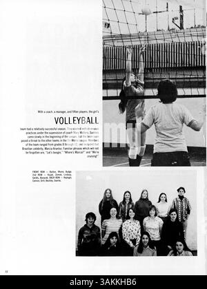 Das „Bravura“ Jahrbuch 1975 der Blake School dokumentiert das Schuljahr 1974-1975, wobei es sich auf Schüler, Lehrkräfte, Sportmannschaften, Clubs, und afroamerikanische Geschichte. Stockfoto