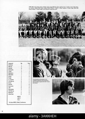 Das Jahrbuch „Bravura“ 1975 der Blake High School erfasst das Schuljahr 1974-1975 und dokumentiert Schüler, Lehrer, Vereine, Leichtathletik, und afroamerikanische Geschichte. Stockfoto