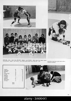 Das „Bravura“ Jahrbuch 1975 der Blake School spiegelt die Aktivitäten und Höhepunkte des akademischen Jahres 1974-1975 wider und dokumentiert sportliche Ereignisse, Studentenclubs und die Geschichte der afroamerikanischen Geschichte. Stockfoto