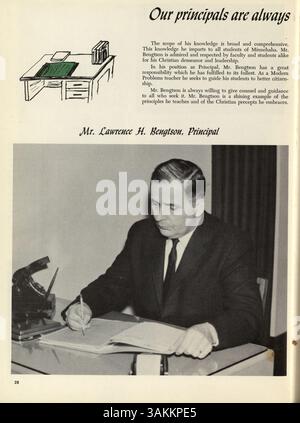 In diesem 1960 Antler Jahrbuch der Minnehaha Academy werden die Schüler, Lehrkräfte, Leichtathletik, Vereine und wichtige Schulveranstaltungen aus dem Schuljahr 1959-1960 vorgestellt. Stockfoto