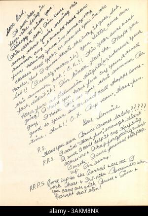 Das Polaris Yearbook 1958 der North High School dokumentiert die bedeutenden Schulveranstaltungen und -Aktivitäten des akademischen Jahres 1957-1958, wobei der Schwerpunkt auf dem Studentenleben, dem Sport und der Darstellung der afroamerikanischen Geschichte in der Schulgemeinschaft liegt. Stockfoto