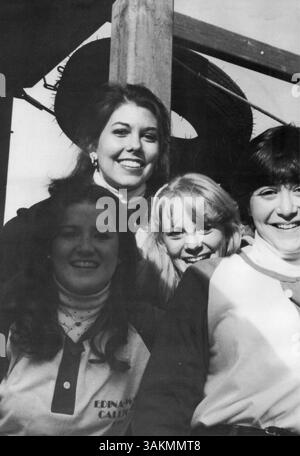 Das Windigo Jahrbuch 1981 von der Edina West High School fängt die Höhepunkte des Schuljahres ein: Schüler, Lehrer, Leichtathletik, Clubs, und bedeutende Schulereignisse von 1980 bis 1981. Stockfoto