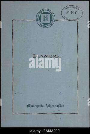 Dieses zweifach gefaltete Abendmenü des Minneapolis Athletic Club bietet eine Vielzahl von Hauptgerichten, Vorspeisen, Salaten und Desserts, gedruckt auf hellblauem Karton mit Logo auf dem Cover. Stockfoto