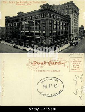 Dieses Bild zeigt eine Straßenlandschaft von Dayton Dry Goods Co. Und Radisson Hotel in Minneapolis und zeigt die Architektur und urbane Umgebung der Gegend. Stockfoto