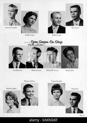 „Bear 61“, das Jahrbuch 1961 der Bloomington High, enthält Schüler, Lehrer, Vereine, Sportmannschaften, und wichtige Ereignisse aus dem Schuljahr 1960-1961. Stockfoto