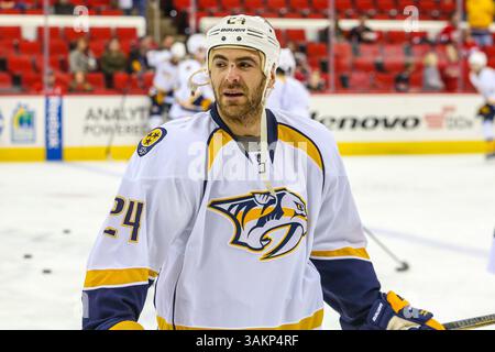 Januar 2014: Raleigh, North Carolina, USA S - Nashville Predators verließ Eric Nystrom (24) während des NHL-Spiels zwischen den Nashville Predators und den Carolina Hurricanes in der PNC Arena. Die Carolina Hurricanes besiegten die Nashville Predators mit 2:1. (Bild: © Andy Martin Jr./ZUMAPRESS.com) Stockfoto