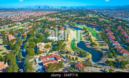 Aus der Vogelperspektive des Las Vegas Golfplatzes und des Wohngebietes Stockfoto
